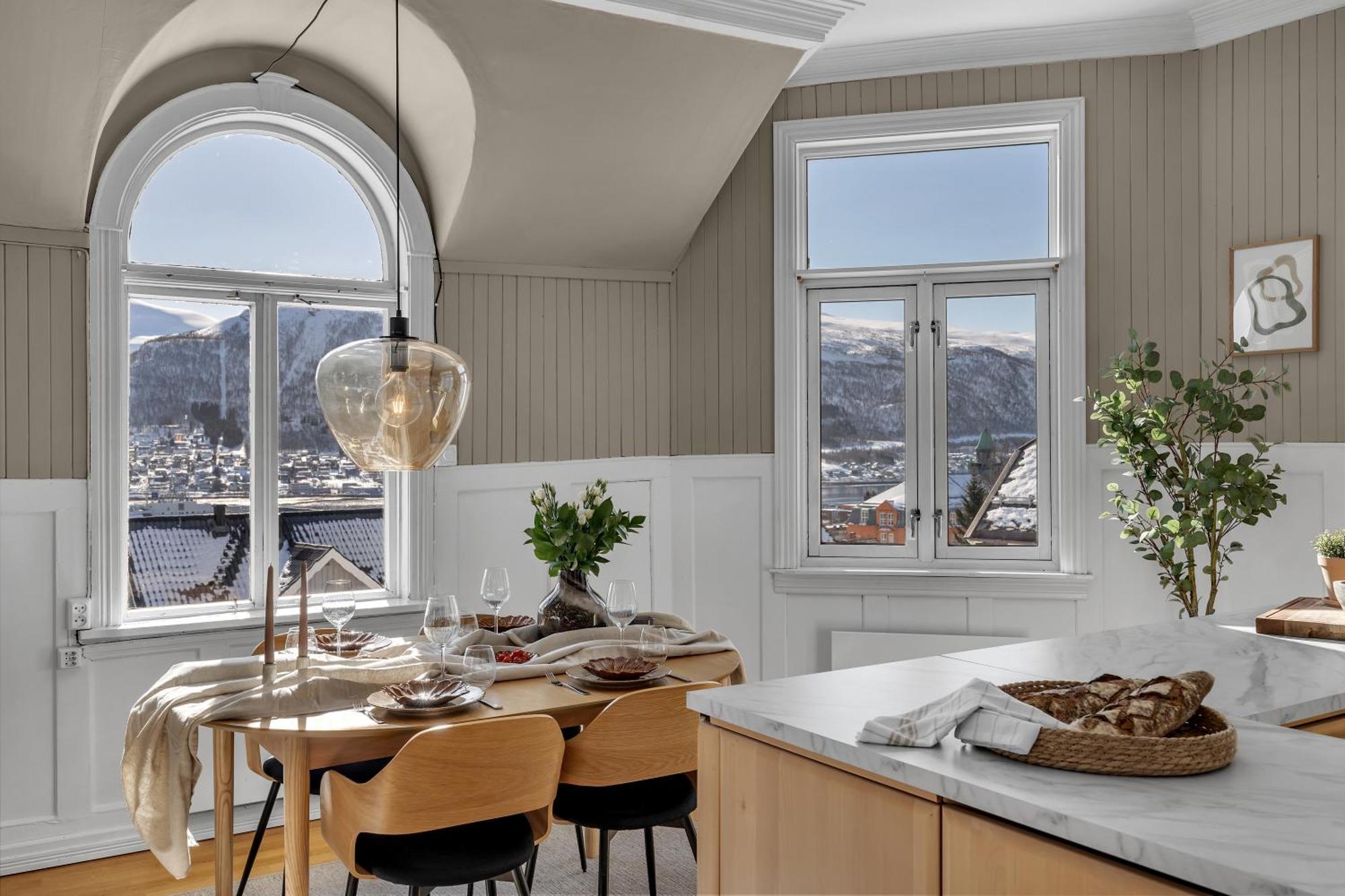 Lovely City Center Apartment With Amazing Views And Free Parking! Tromsø Extérieur photo