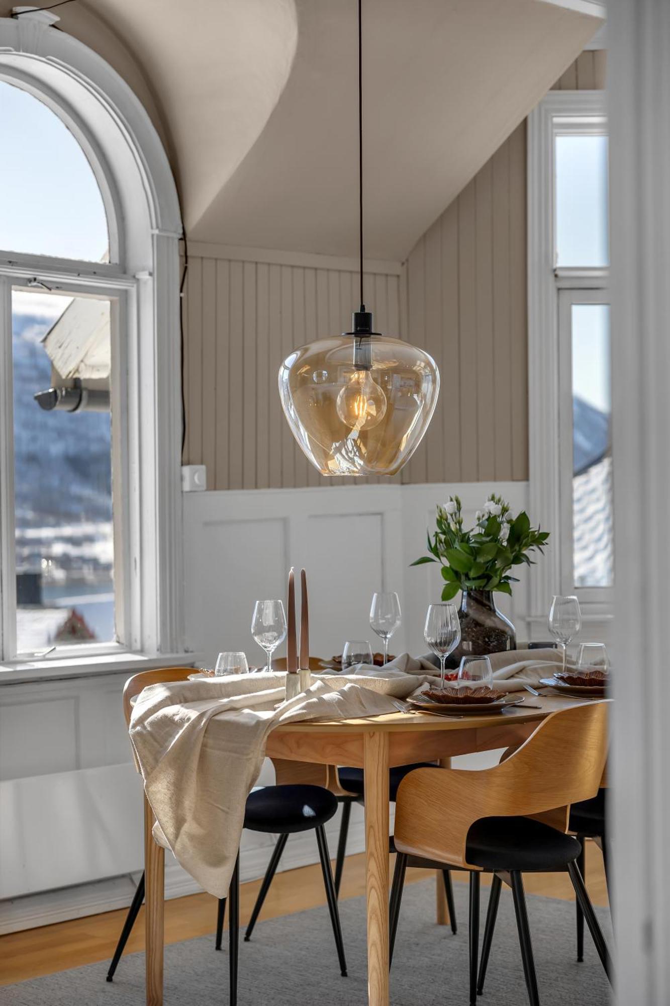 Lovely City Center Apartment With Amazing Views And Free Parking! Tromsø Extérieur photo