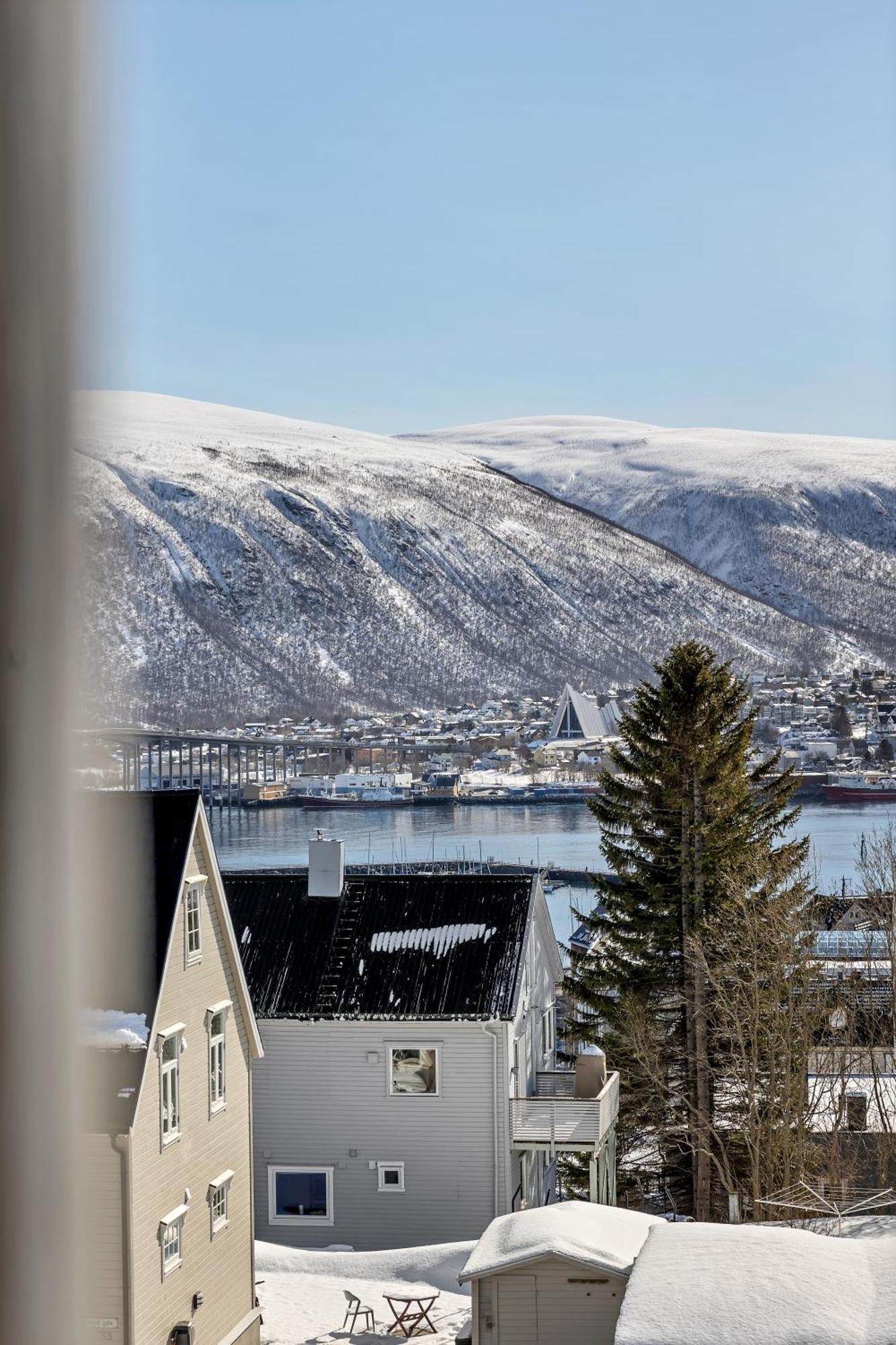 Lovely City Center Apartment With Amazing Views And Free Parking! Tromsø Extérieur photo