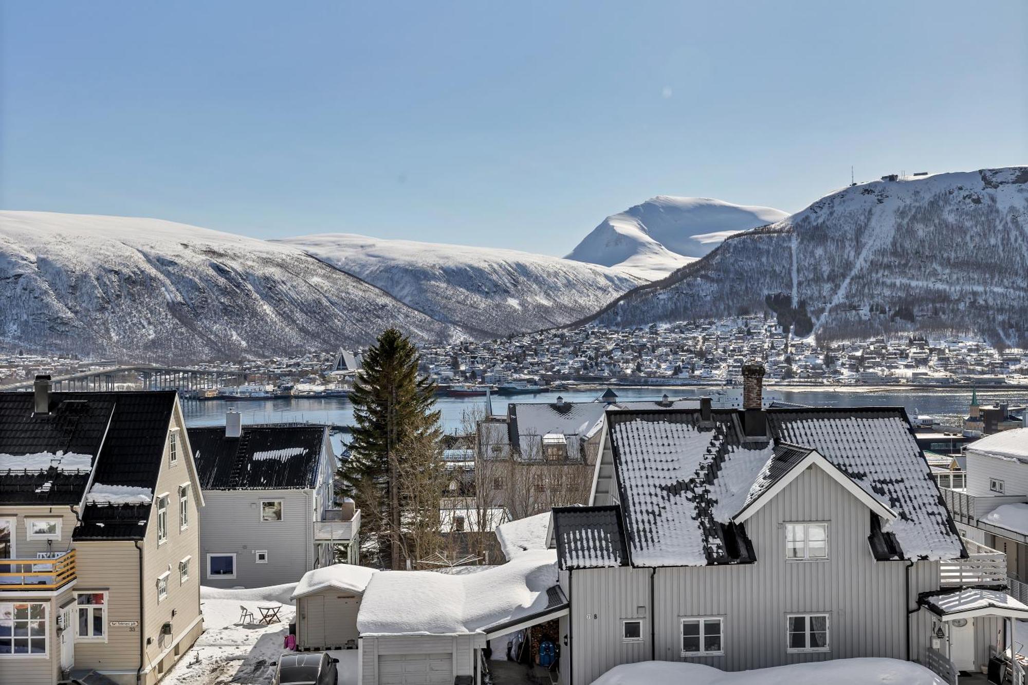 Lovely City Center Apartment With Amazing Views And Free Parking! Tromsø Extérieur photo